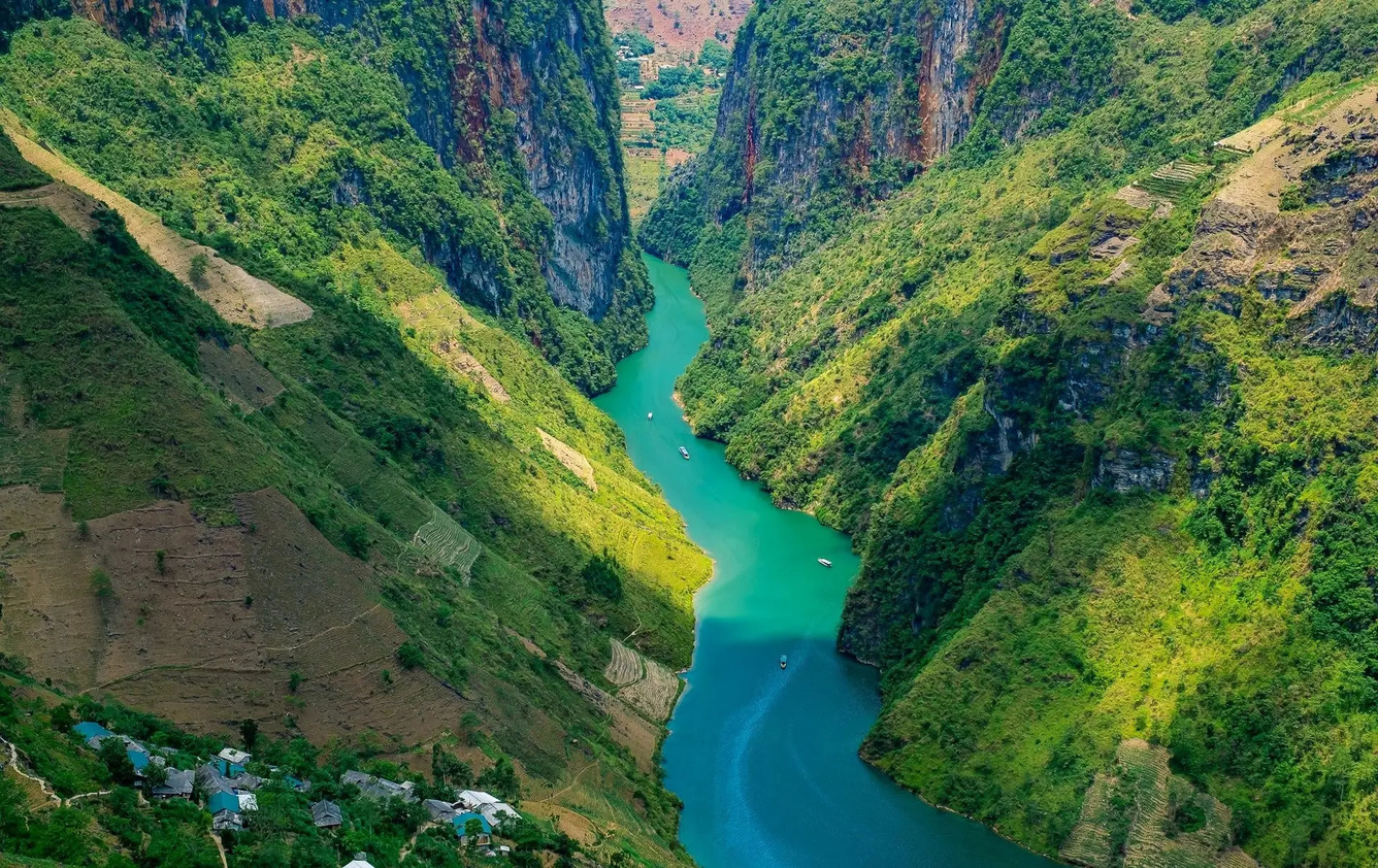 Dòng Nho Quế xanh giữa hẻm núi Hà Giang